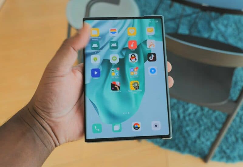 Oppo vuole entrare in grande stile nel mercato degli smartphone arrotolabili (foto e video)
