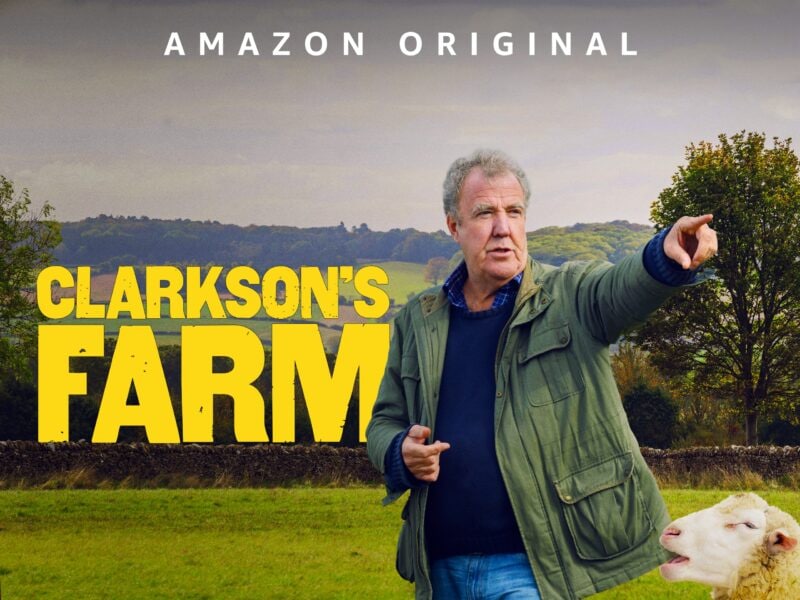Jeremy Clarkson si mette alla prova nella nuova serie su Prime Video &quot;Clarkson’s Farm&quot; (video)