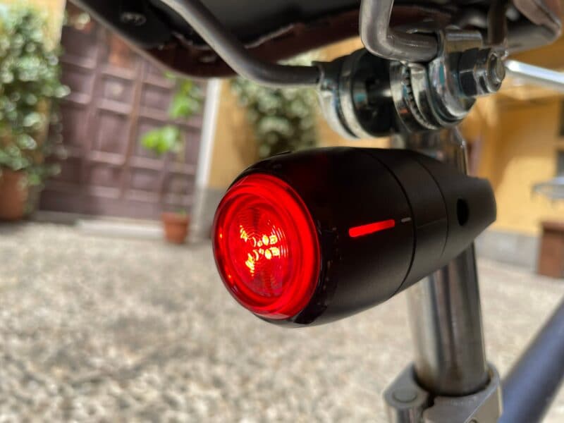 Vodafone Curve Bike Light &amp; GPS Tracker è l&#039;accessorio definitivo per chi si muove in bici