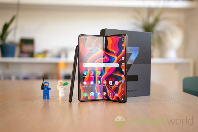 Android 12 torna per Galaxy Z Flip 3 e Z Fold 3: riparte il rollout