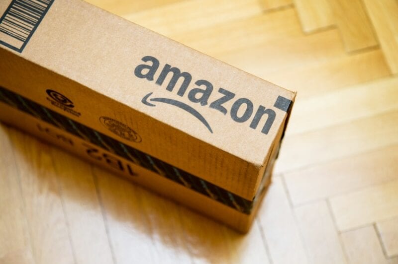 Le aziende cinesi bannate fanno causa ad Amazon: ecco perché